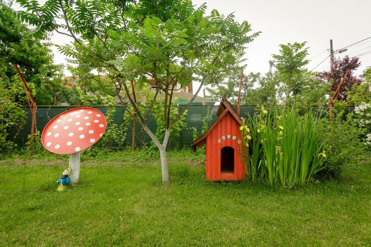 ホテルCasa Florilor Curtea de Argeş エクステリア 写真