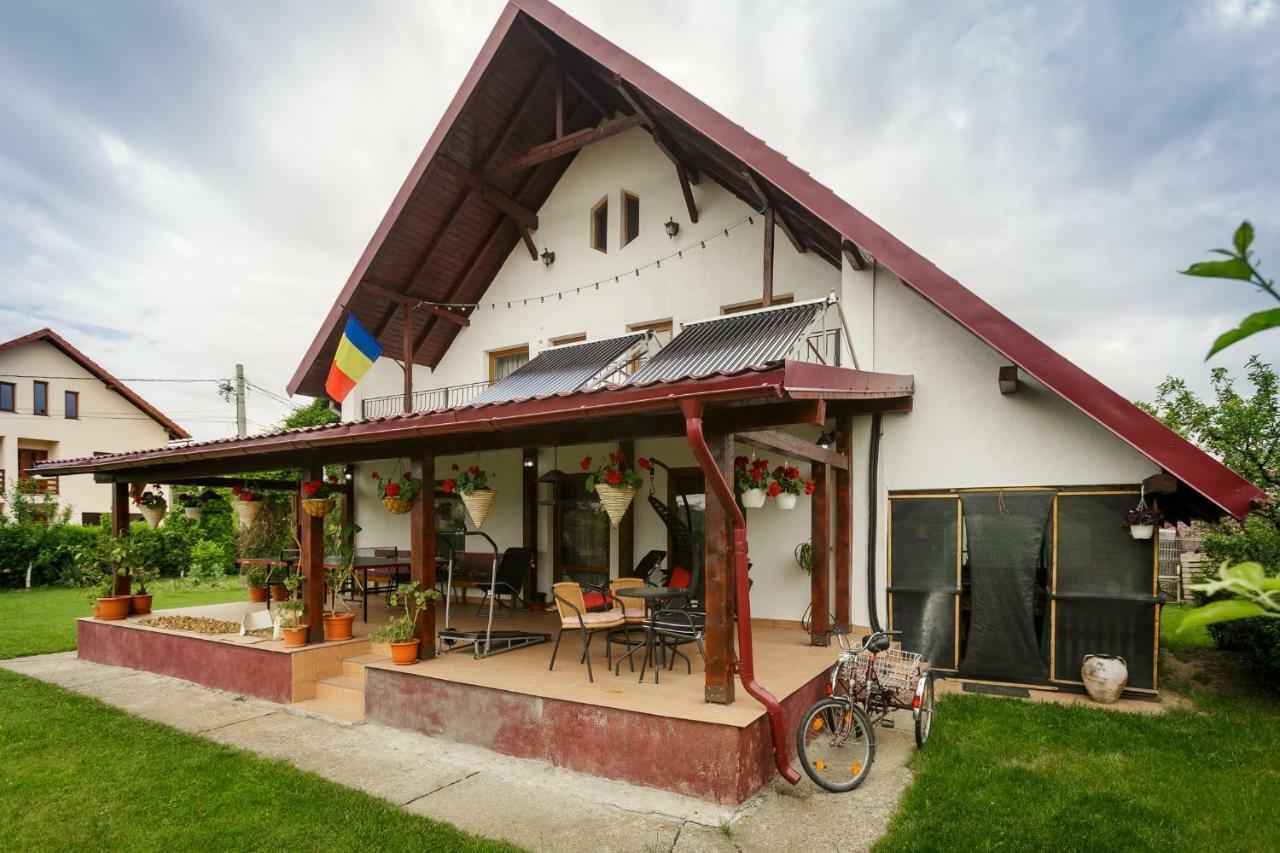 ホテルCasa Florilor Curtea de Argeş エクステリア 写真