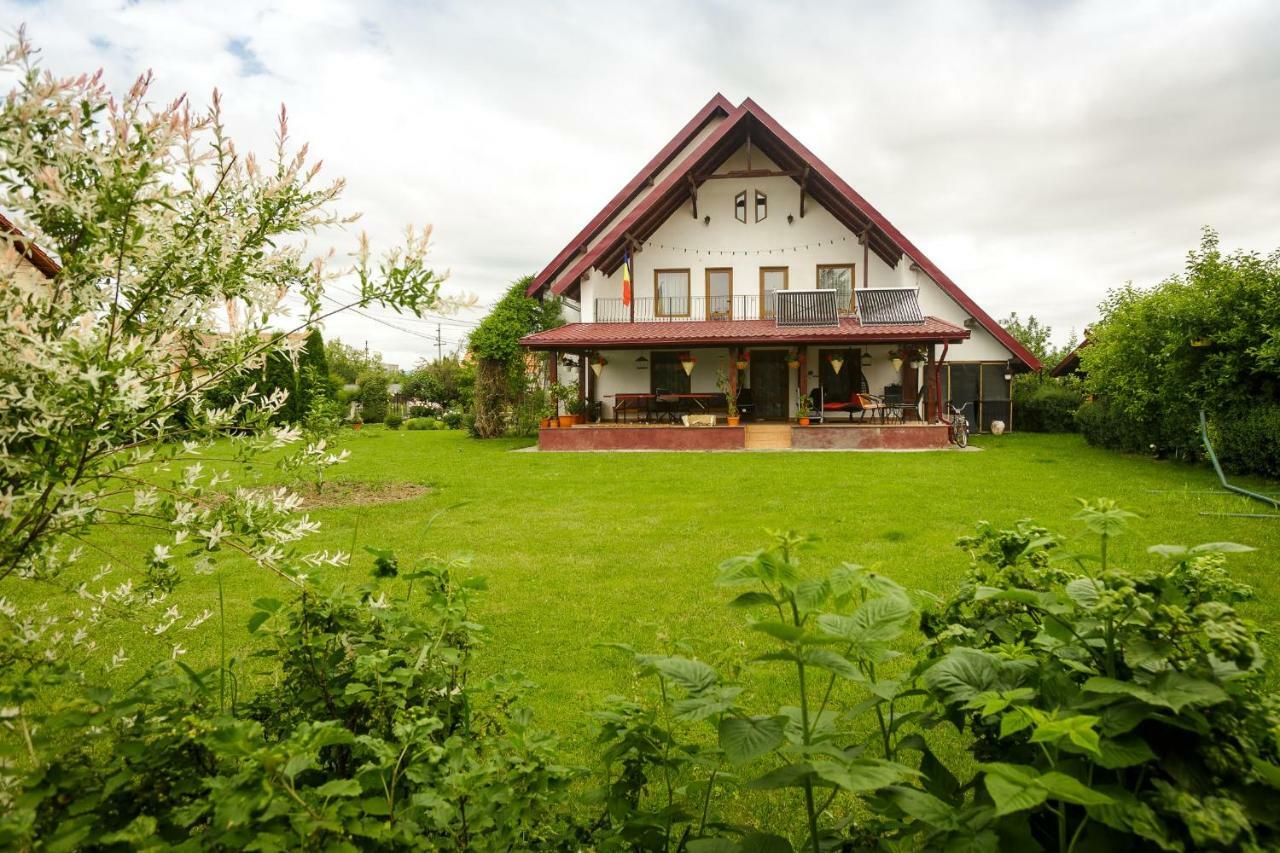 ホテルCasa Florilor Curtea de Argeş エクステリア 写真