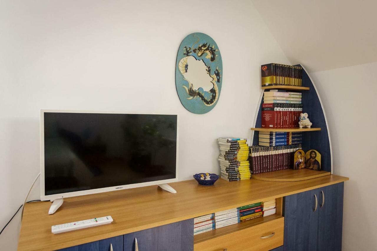 ホテルCasa Florilor Curtea de Argeş エクステリア 写真