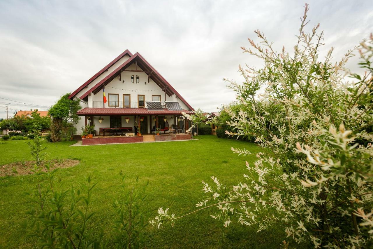 ホテルCasa Florilor Curtea de Argeş エクステリア 写真